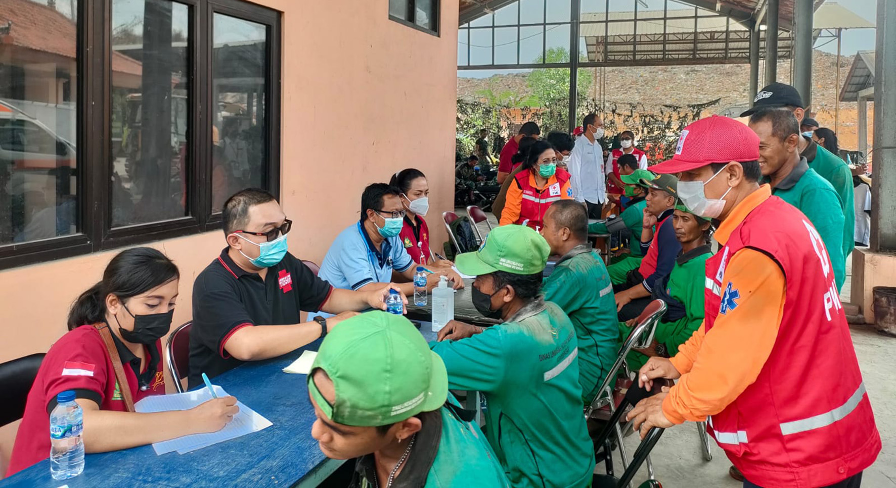 Kolaborasi Pemeriksaan Kesehatan bagi Petugas Tanggap Darurat Kebakaran TPA Suwung