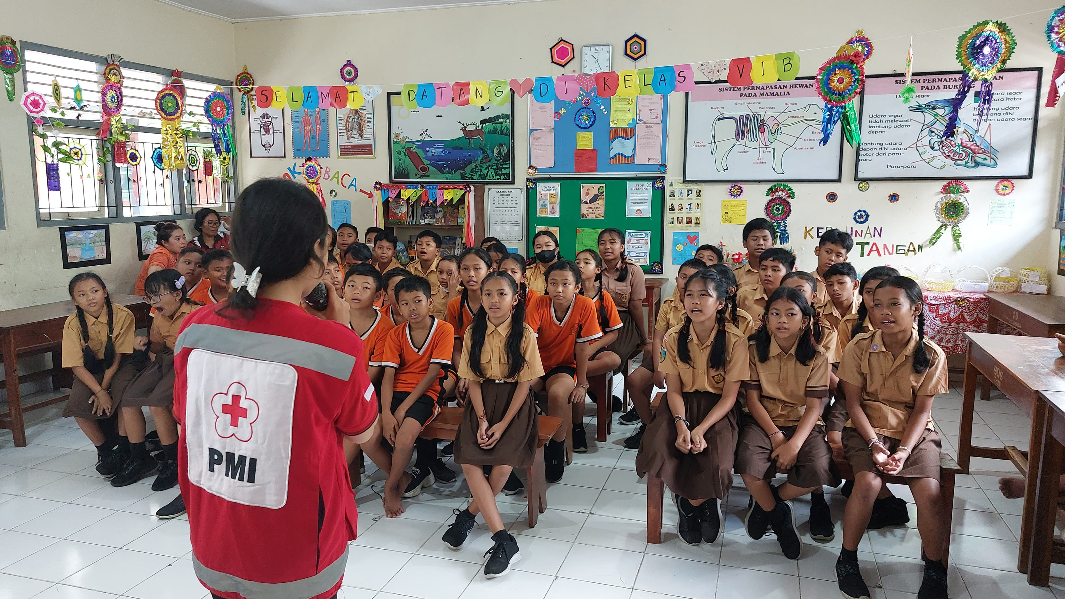 Membangun Sekolah yang Tangguh PMI Kota Denpasar Dorong Kesadaran Bencana di SDN 12 Peguyangan