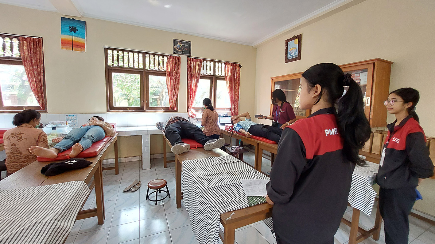 Kegiatan Donor Darah Meriahkan Ulang Tahun ke-34 SMA Negeri 7 Denpasar