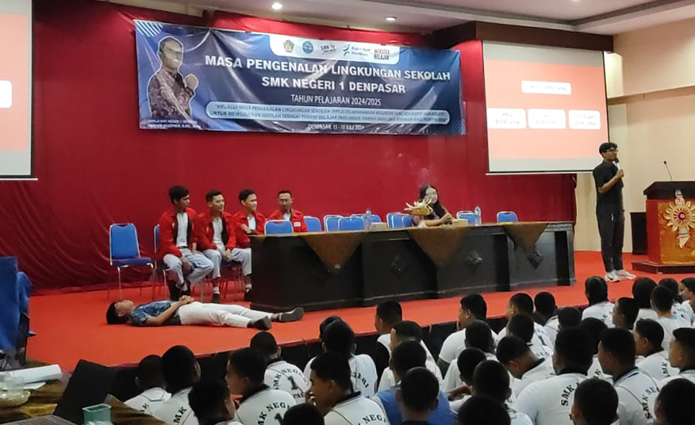 PMI Kota Denpasar Berikan Ceramah dalam Kegiatan MPLS di SMKN 1 Denpasar