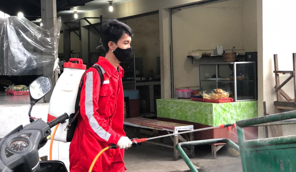 Penyemprotan Disinfektan di Kelurahan Ubung