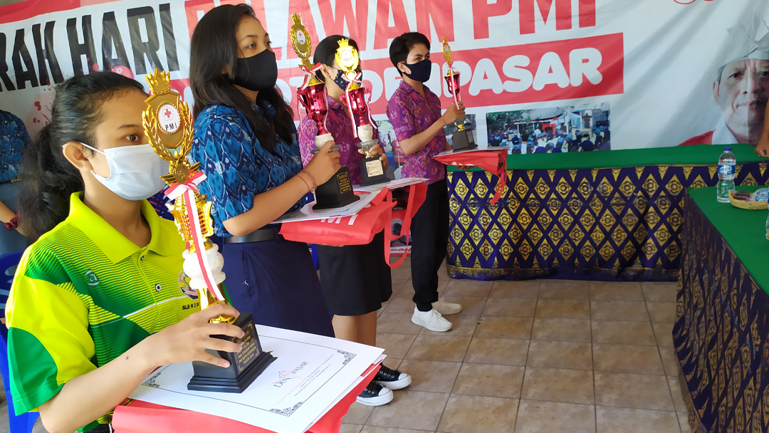Penyerahan Piala dan Penghargaan Lomba Tutor Covid-19 (LTC-19) PMI Kota Denpasar