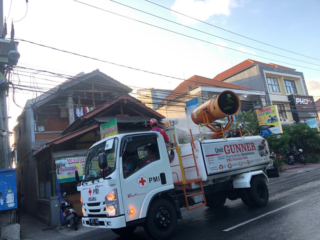 Penyemprotan Disinfektan Di Wilayah Desa Adat Tanjung Bungkak