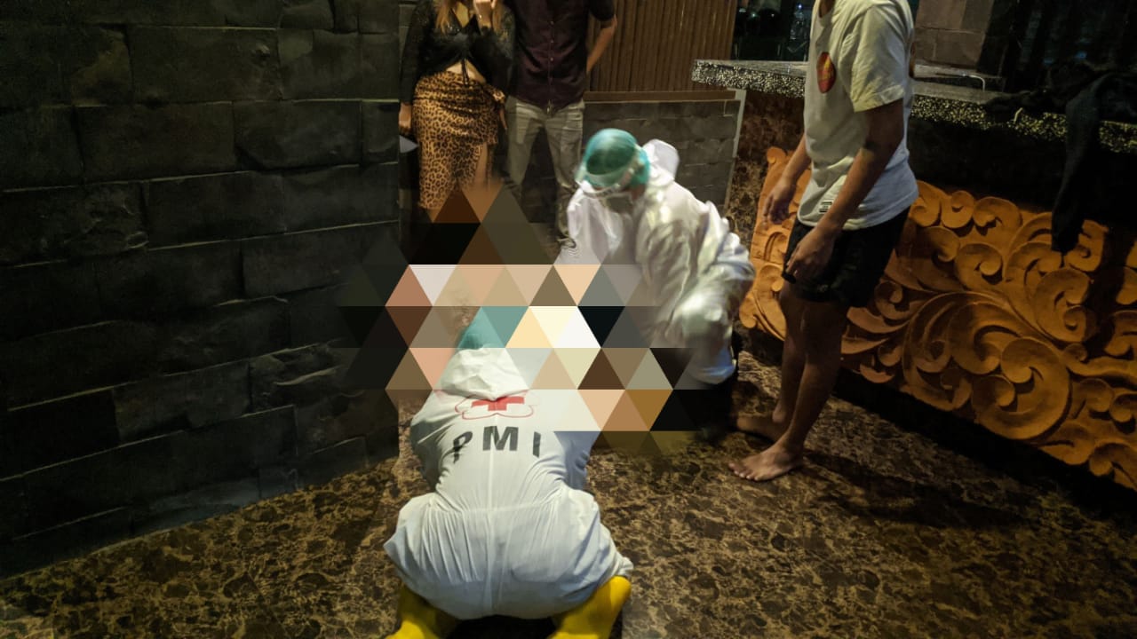 Siaga Ambulance PMI Kota Denpasar Penanganan Pasien Di Hotel L'Amore