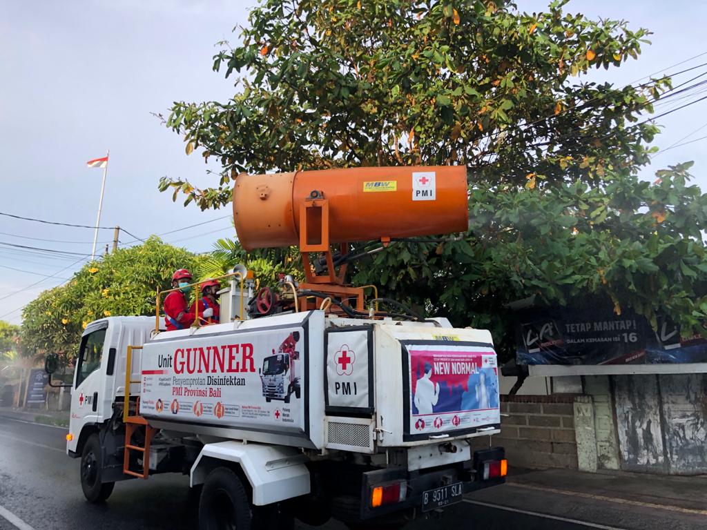 Penyemprotan Disinfektan Di Wilayah Kelurahan Renon