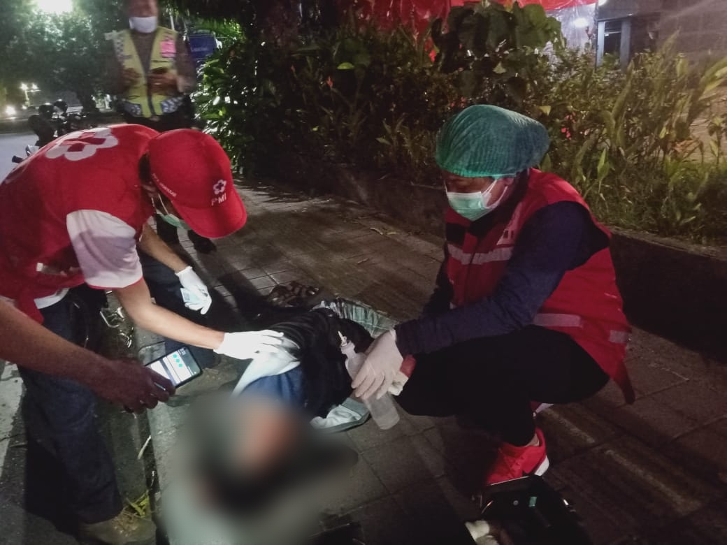 Ambulance PMI Penanganan Lakalantas Jl. Dewi Sartika