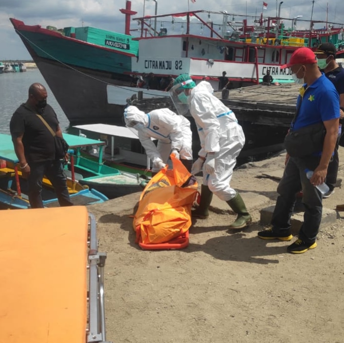Ambulance PMI Atensi Penemuan Jenasah Di Benoa