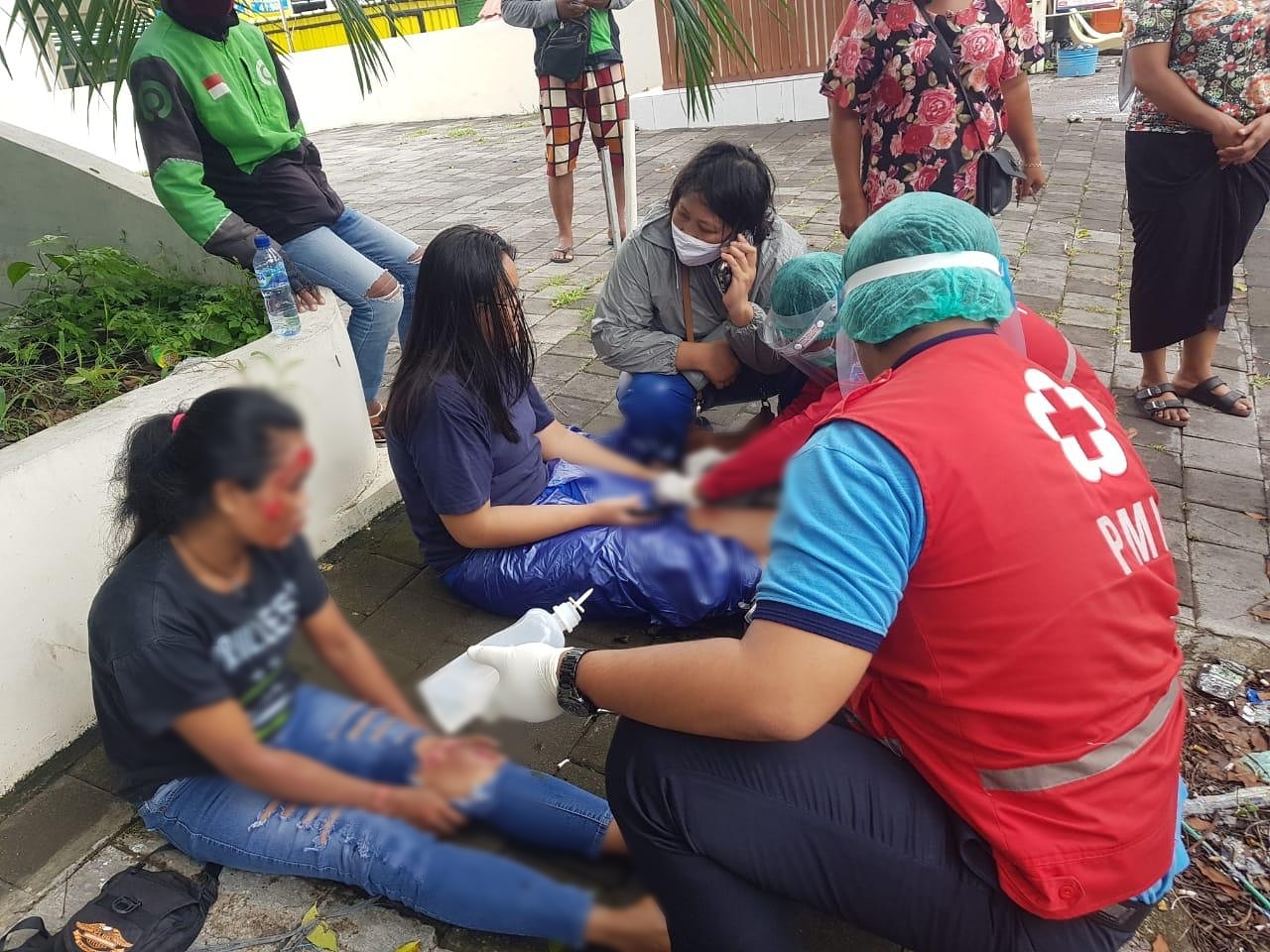 Ambulance PMI Penanganan Korban Lakalantas Jl. Teuku Umar