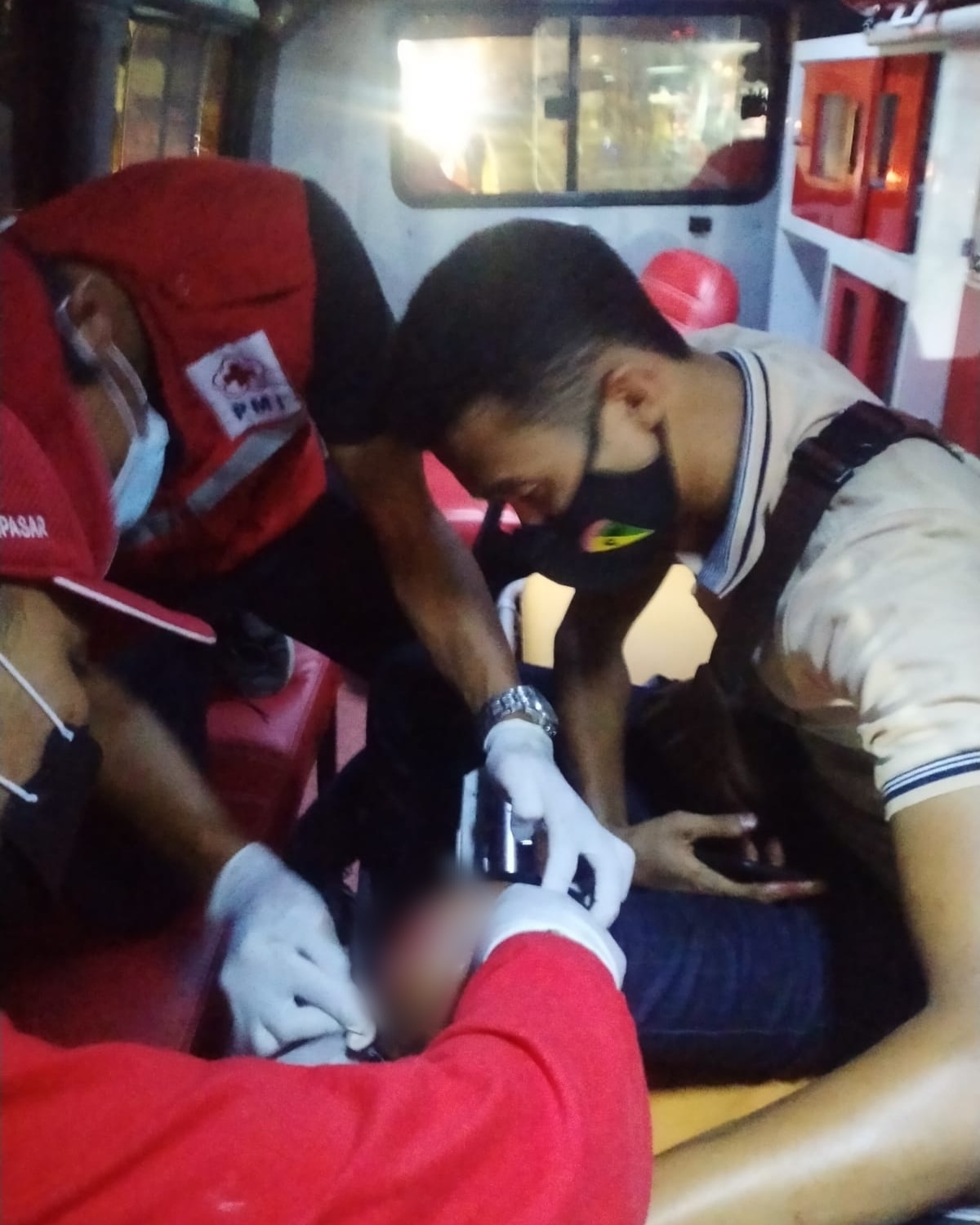 Ambulance PMI Penanganan Lakalantas Jl. Imam Bonjol