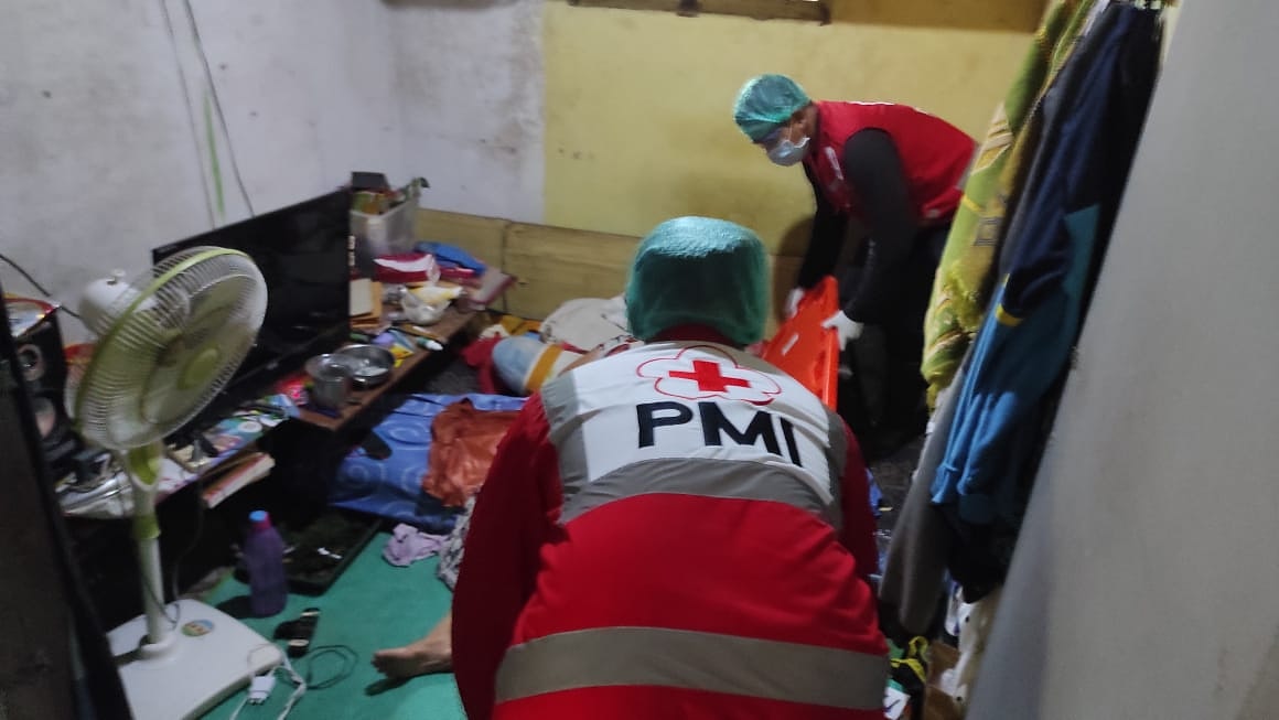 Siaga Ambulance PMI Rujuk Pasien Di Jl. Imam Bonjol