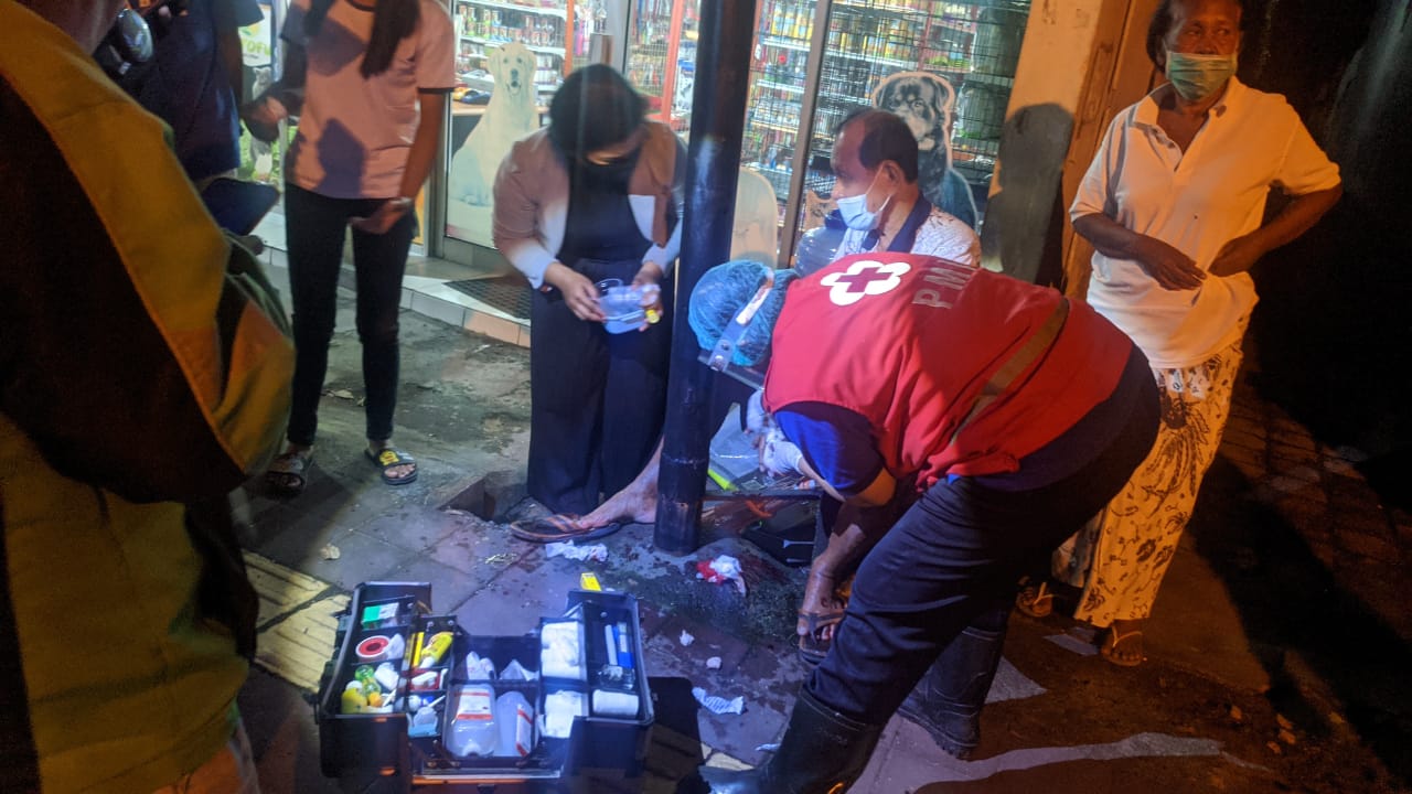 Ambulance PMI Penanganan Lakalantas Jl. Raya Sesetan