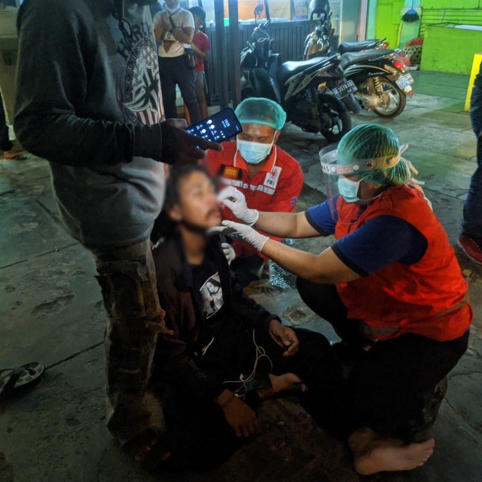 Ambulance PMI Penanganan Korban Lakalantas Jl. Pulau Kawe