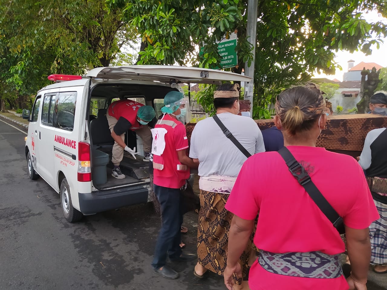 Ambulance PMI Pelayanan Jenasah di Jl. Teuku Umar
