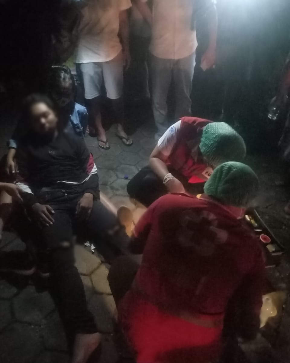 Ambulance PMI Penanganan Korban Lakalantas Jl. Teuku Umar Barat