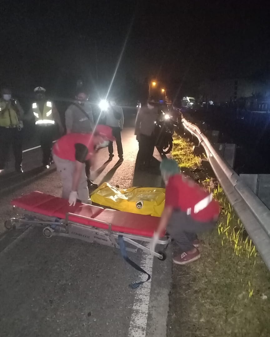 Ambulance PMI Penanganan Lakalantas Jl. Bypass Ngurah Rai