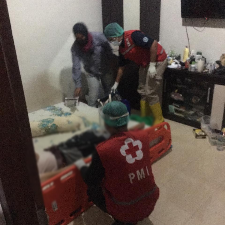Siaga Ambulance PMI Rujuk Pasien Di Jl. Kubu Bias