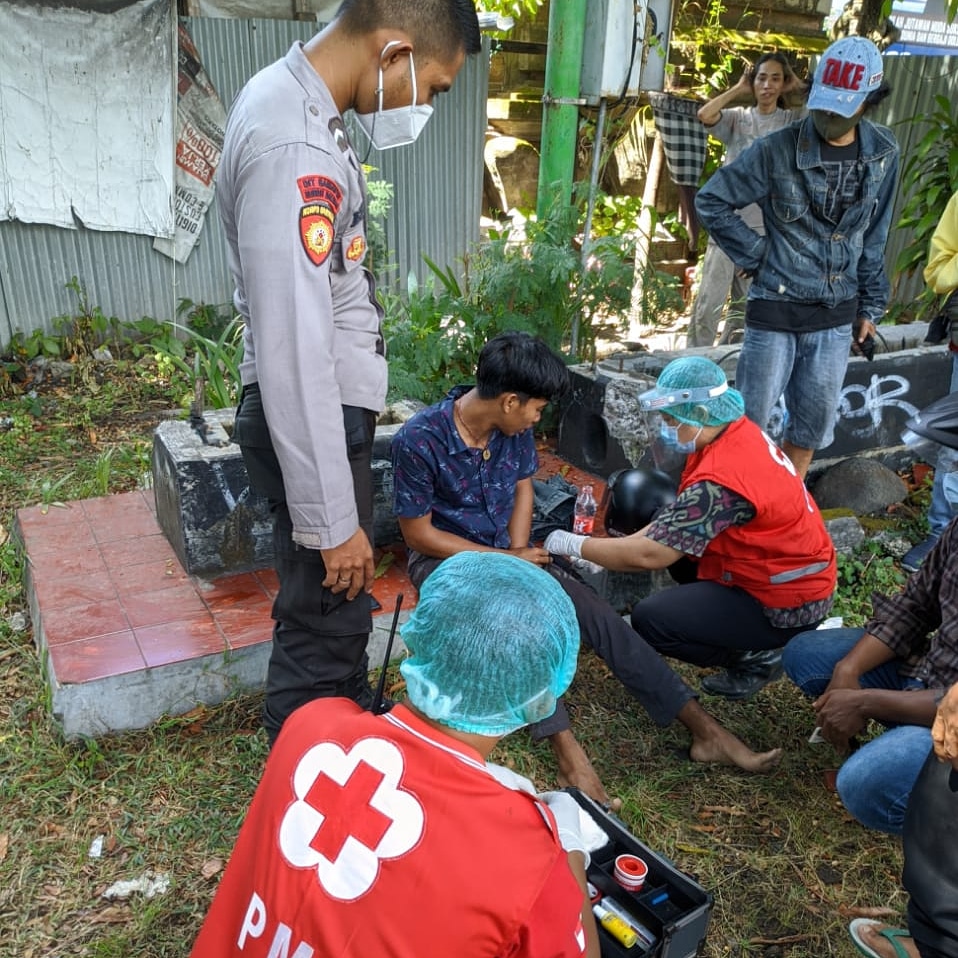 Ambulance PMI Penanganan Korban Lakalantas Jl. Sudirman