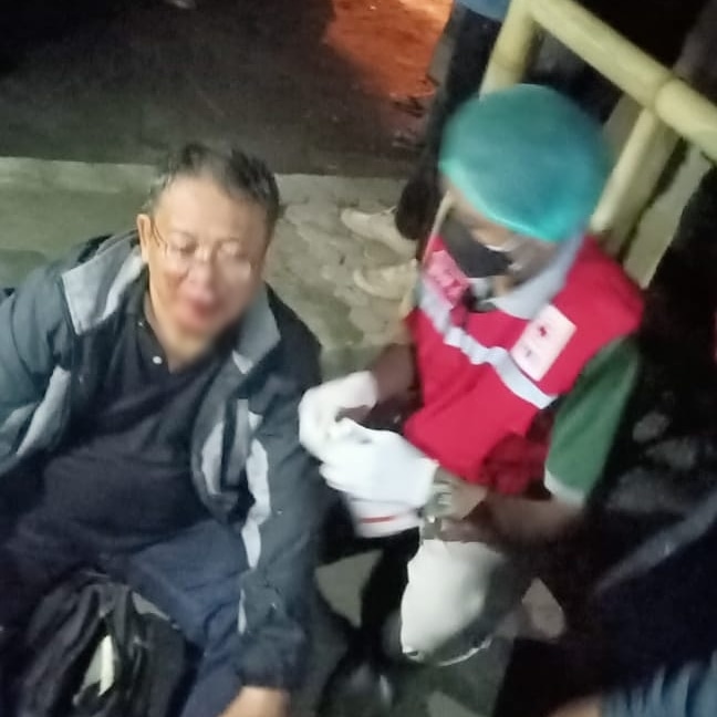 Ambulance PMI Penanganan Korban Lakalantas Jl. Pulau Moyo