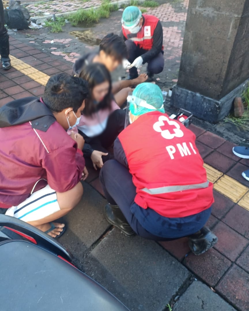 Ambulance PMI Penanganan Korban Lakalantas Jl. Teuku Umar