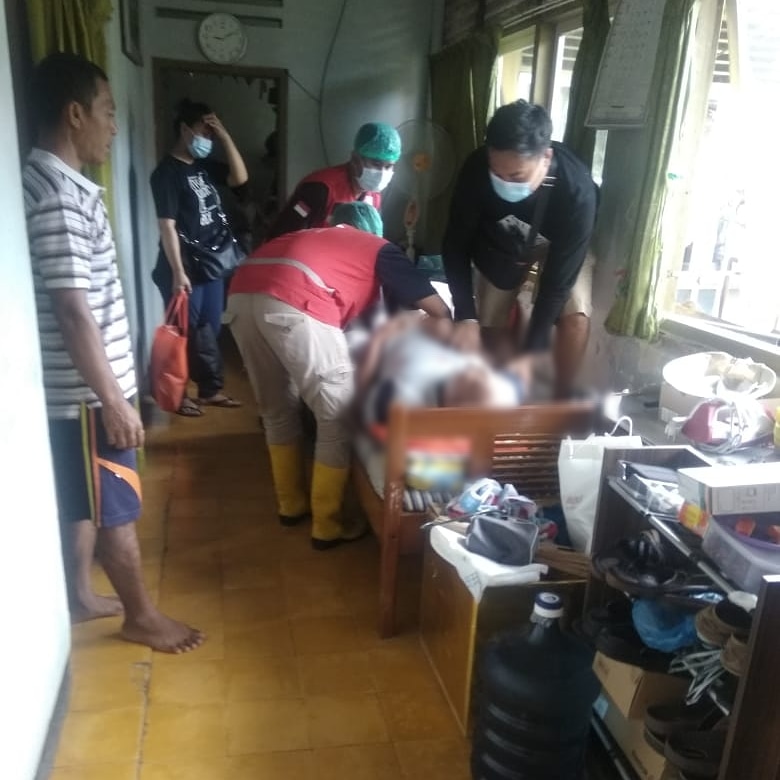 Siaga Ambulance PMI Rujuk Pasien Di Jl. Pulau Seribu