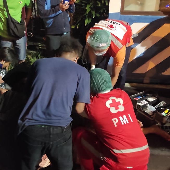 Ambulance PMI Penanganan Korban Lakalantas Jl. Imam Bonjol