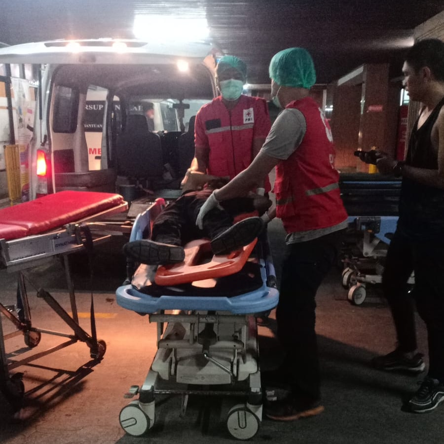 Ambulance PMI penanganan Lakalantas Di Jl.Teuku Umar Barat