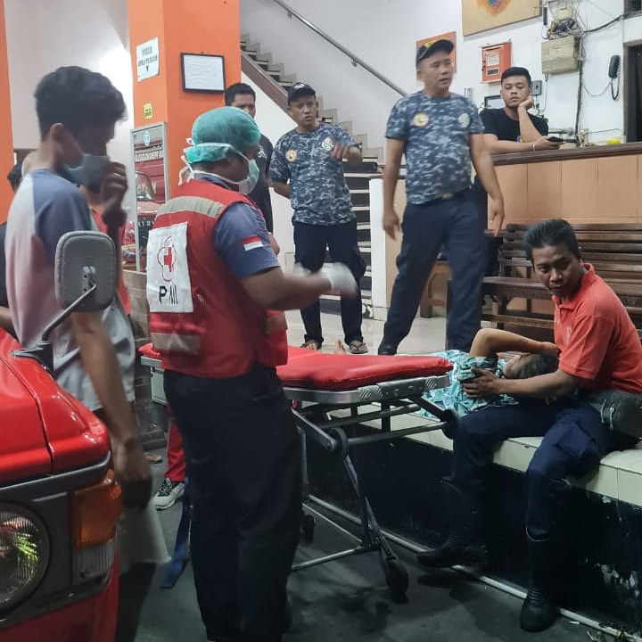Ambulance PMI Penanganan Korban Digigit Anjing