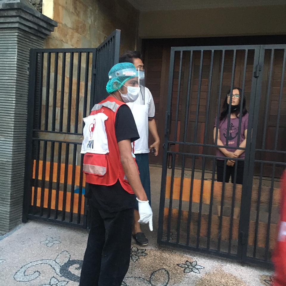 Siaga Ambulance PMI Rujuk Pasien Di Jl. Saturnus