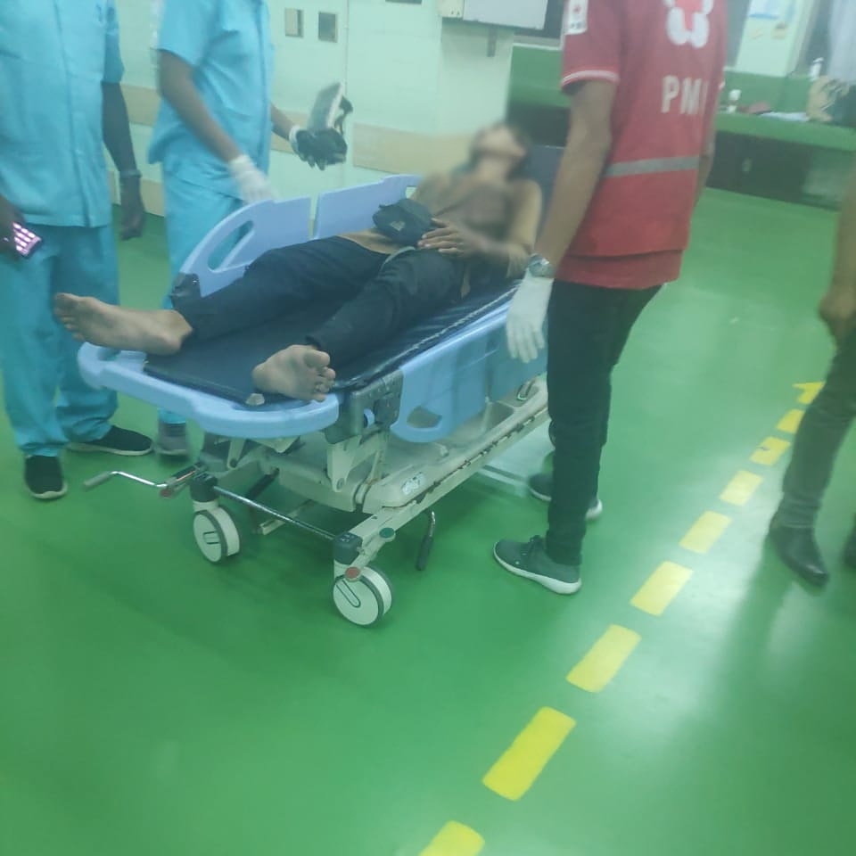 Ambulance PMI Penanganan Korban Lakalantas Jl. Pura Demak
