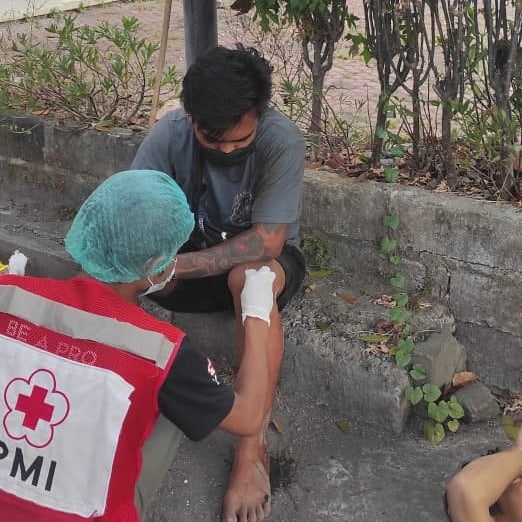 Ambulance PMI Penanganan Korban Lakalantas Jl. Imam Bonjol
