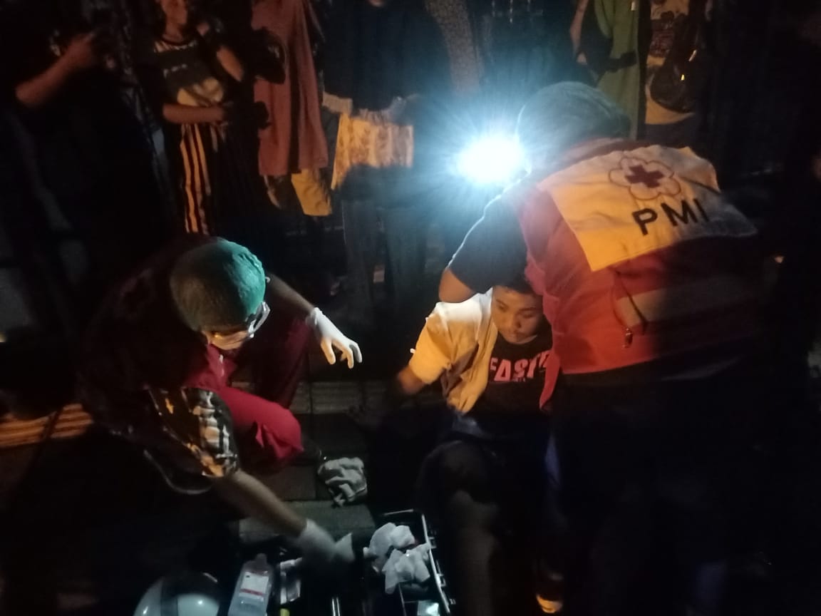 Ambulance PMI Penanganan Korban Lakalantas Jl. Pulau Kawe