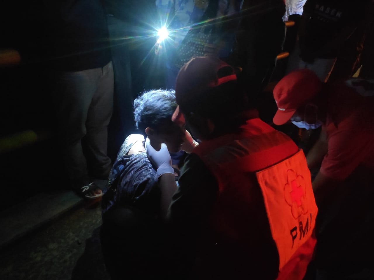 Ambulance PMI Penanganan Korban Lakalantas Jl. Subur