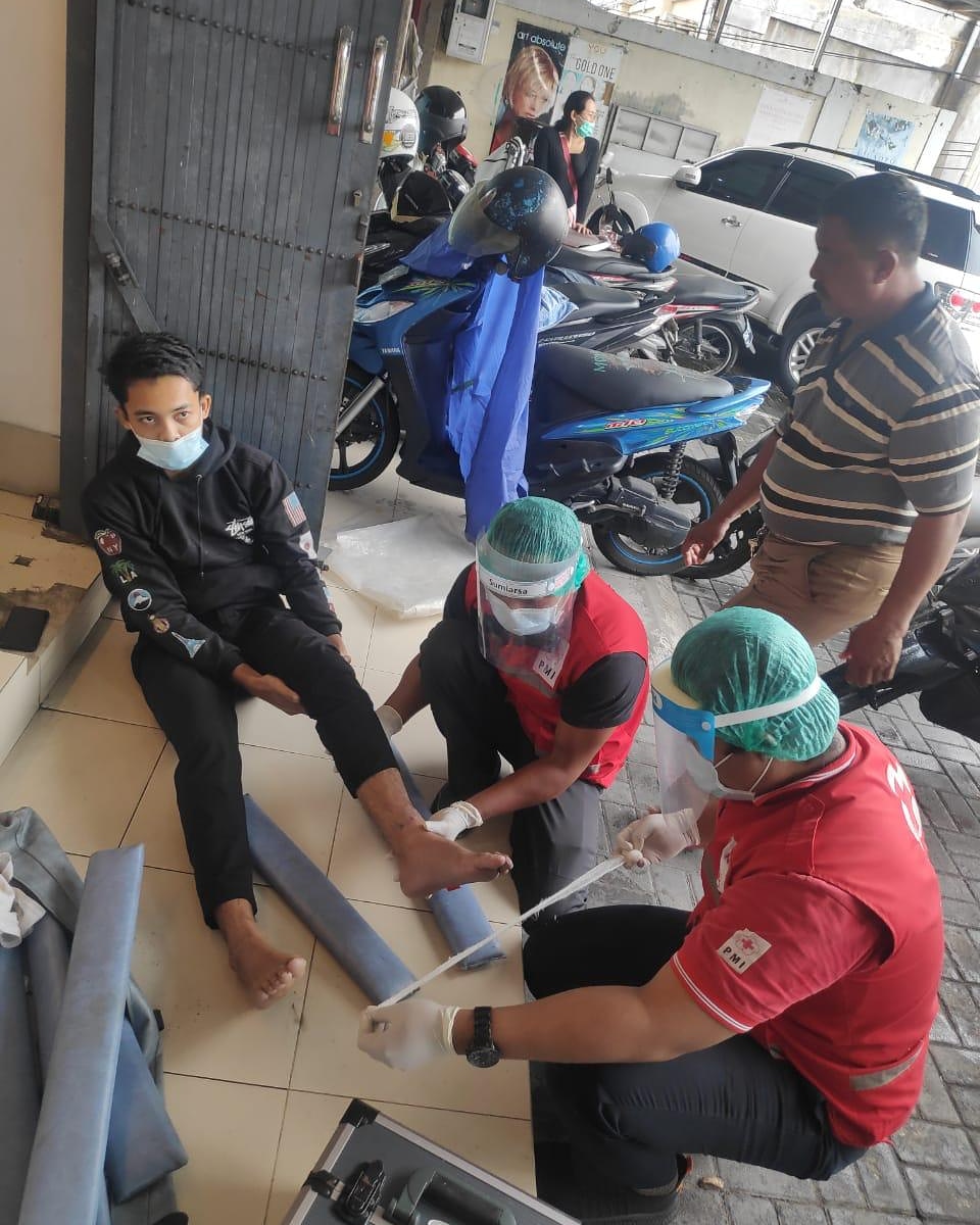 Ambulance PMI Penanganan Korban Lakalantas Jl. Teuku Umar