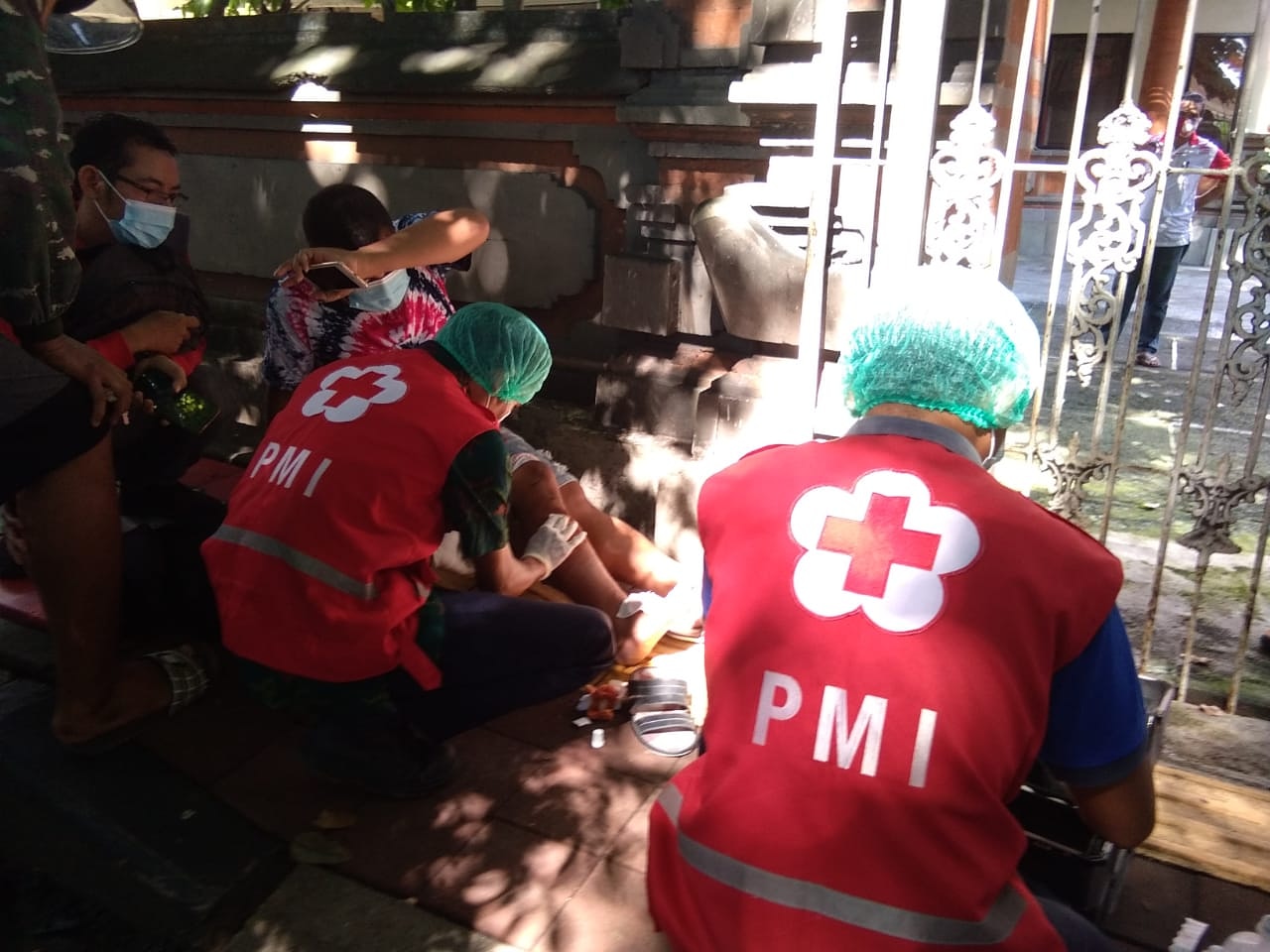 Ambulance PMI Penanganan Korban Lakalantas Jl. Diponegoro