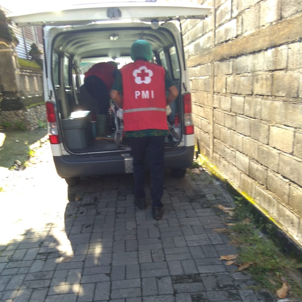 Siaga Ambulance PMI Rujuk Pasien Di Jl. Gunung Andakasa