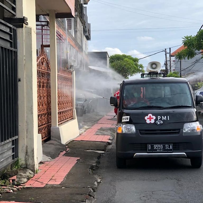 Spraying disinfektan Wilayah Kelurahan Pemecutan