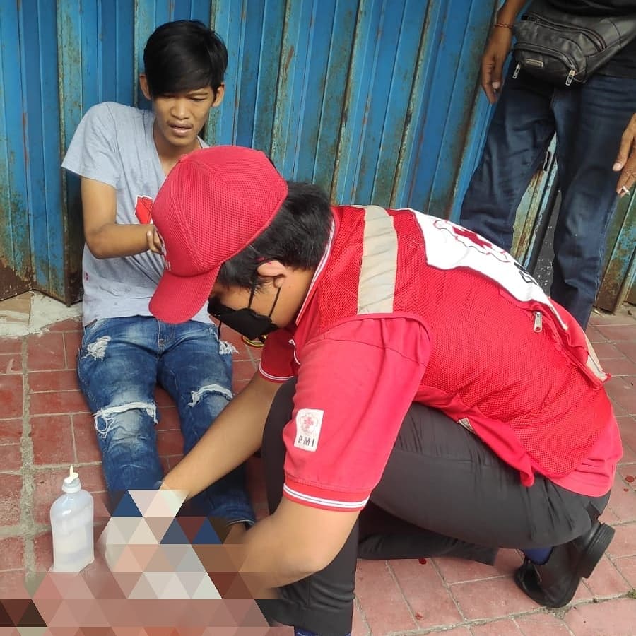 Ambulance PMI Penanganan Lakalantas Jl. Letda Retta
