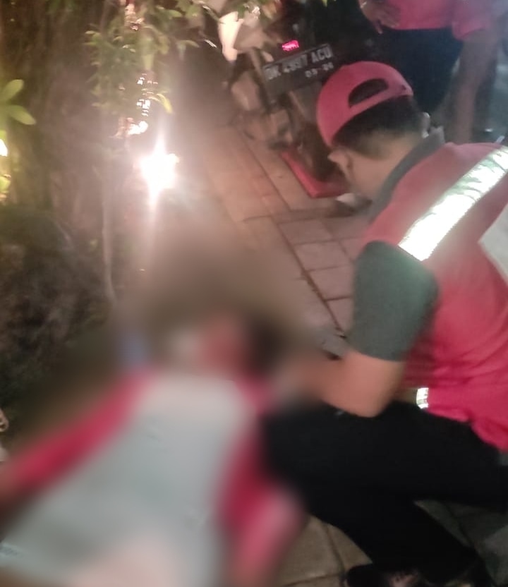 Ambulance PMI Penanganan Lakalantas Jl. Nakula