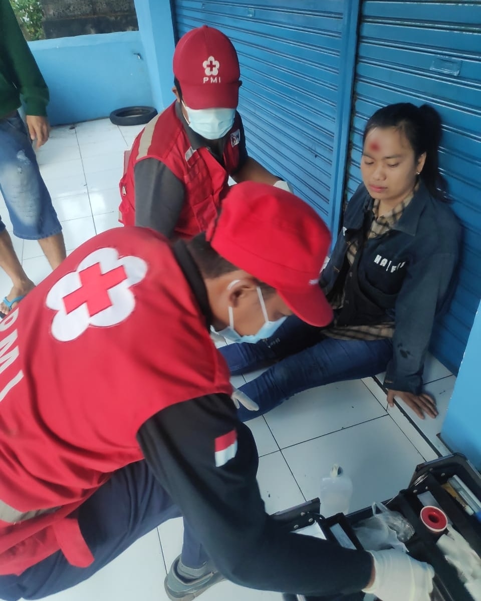 Ambulance PMI Penanganan Korban Lakalantas Jl. Imam Bonjol