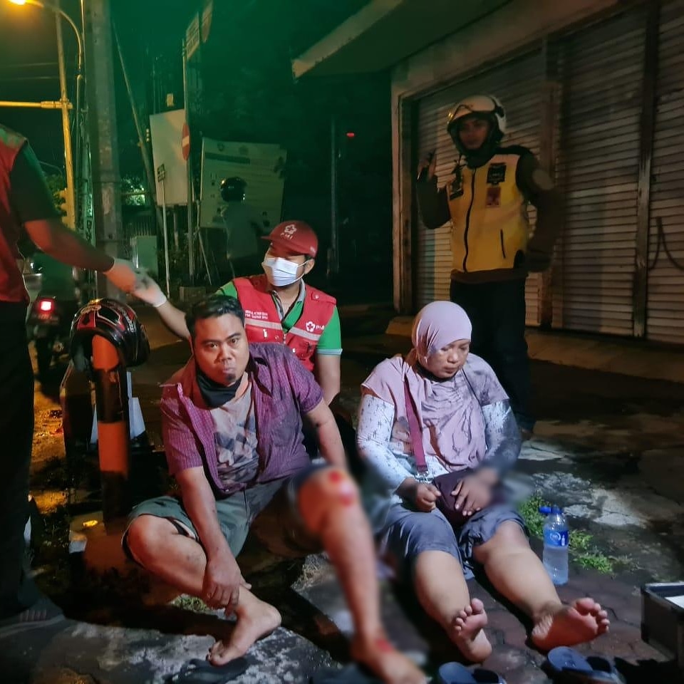 Ambulance PMI Penanganan Korban Lakalantas Jl. Imam Bonjol