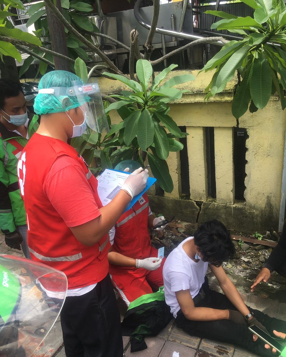 Ambulance PMI Penanganan Korban Lakalantas Jl. Imam Bonjol