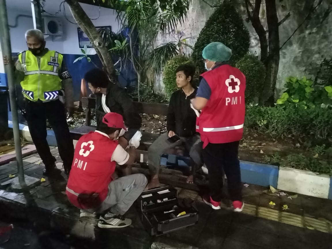 Ambulance PMI Penanganan Korban Lakalantas Jl. Imam Bonjol