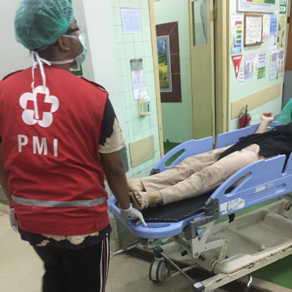 Ambulance PMI Penanganan Korban Lakalantas Jl. Imam Bonjol
