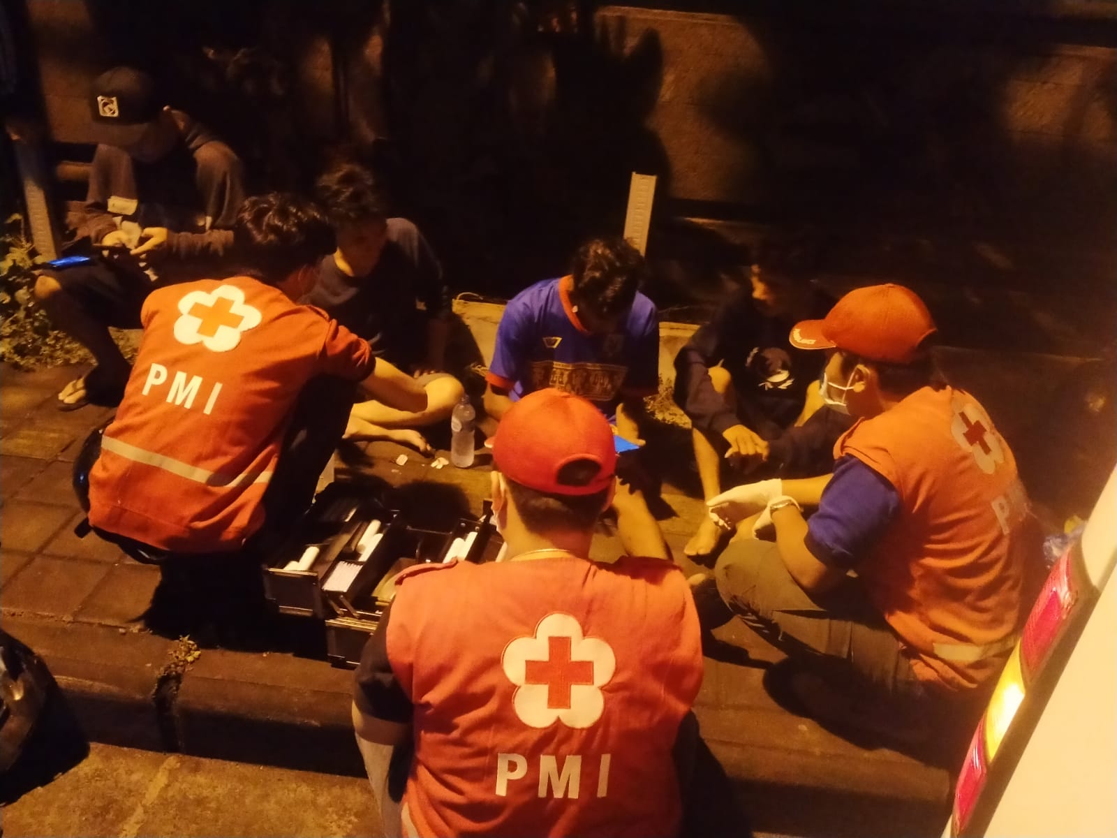 Ambulance PMI Penanganan Lakalantas Di Jl. Imam Bonjol