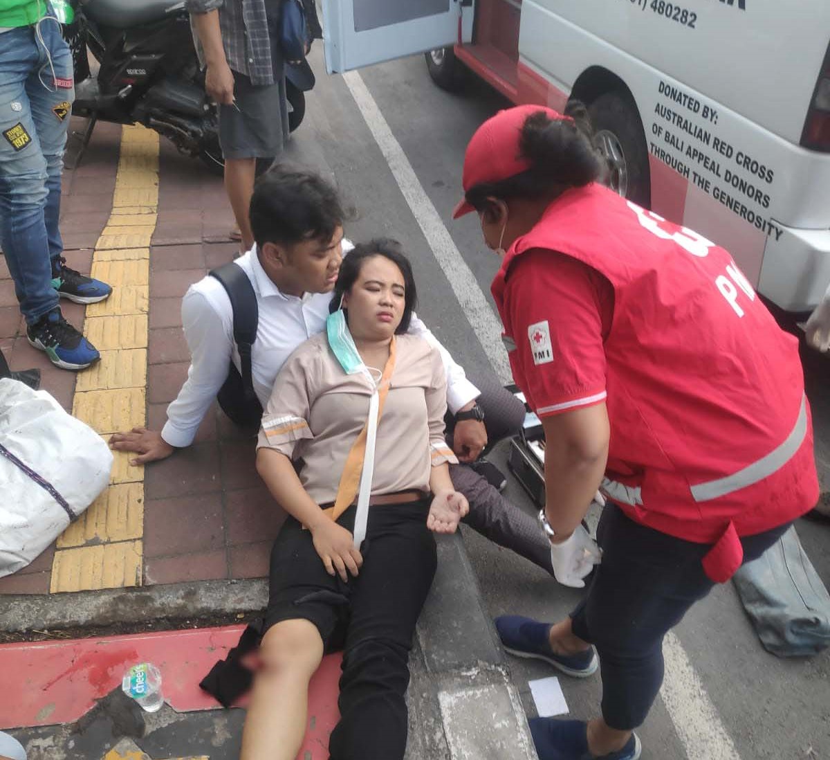 Ambulance PMI Penanganan Lakalantas Jl. Imam Bonjol