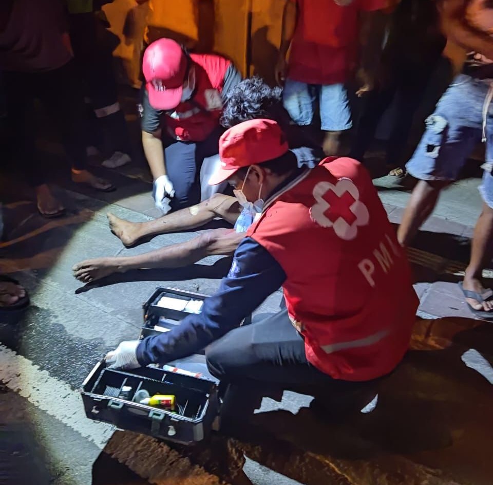 Ambulance PMI Penanganan Lakalantas Jl. Mahendradatta
