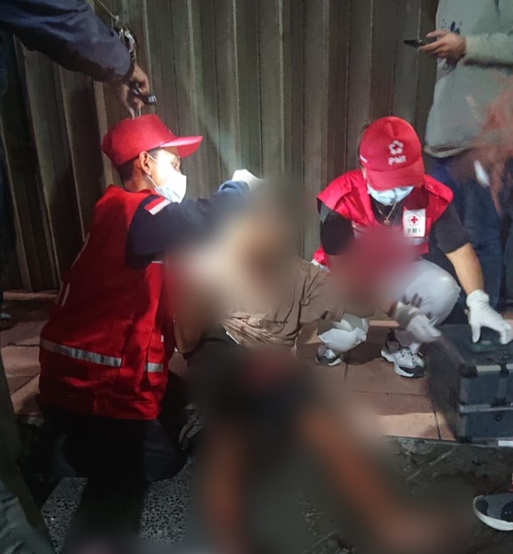 Ambulance PMI Penanganan Lakalantas Di Jalan Bedugul