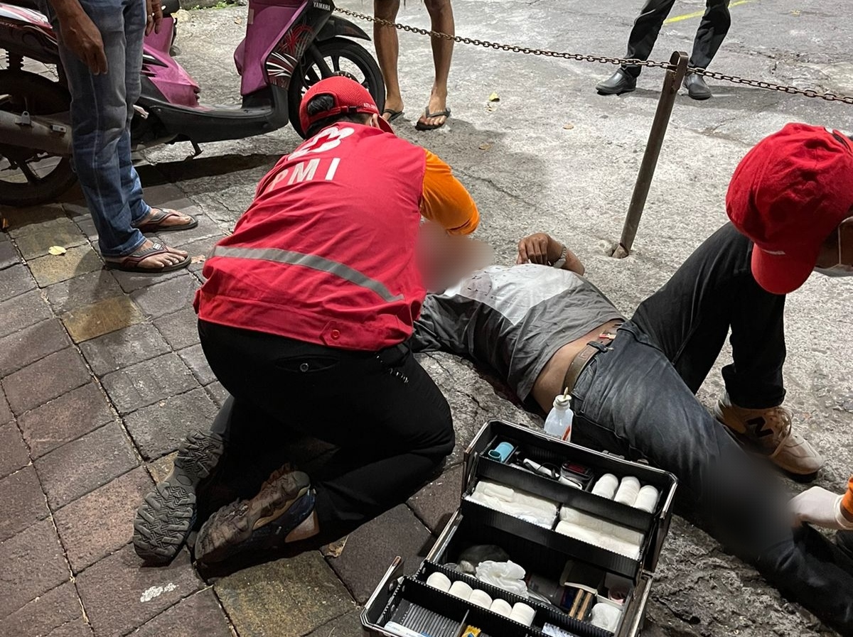 Ambulance PMI Penanganan Lakalantas Di Jl. Imam Bonjol
